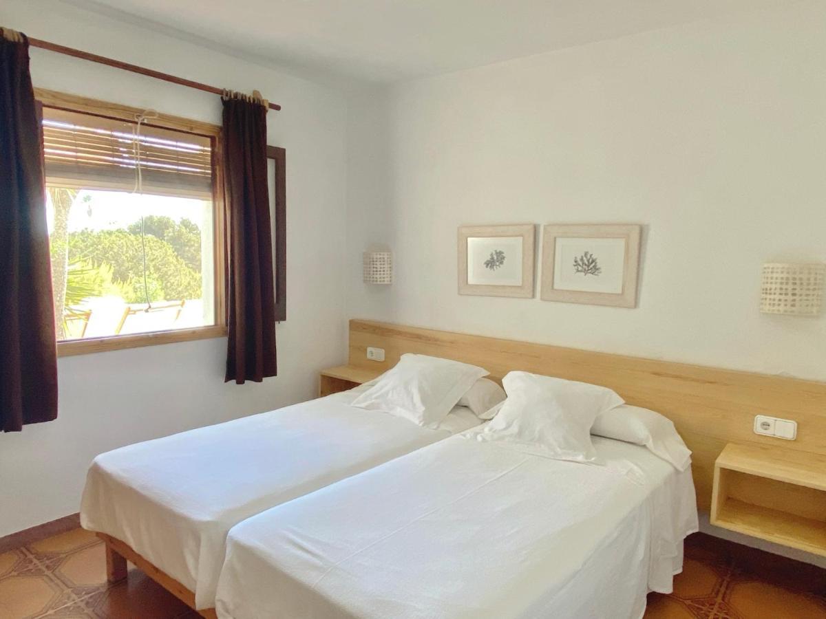 Apartamentos Laura Playa De Migjorn Εξωτερικό φωτογραφία